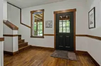 Peaceful cabin overlooking meadow with hot tub