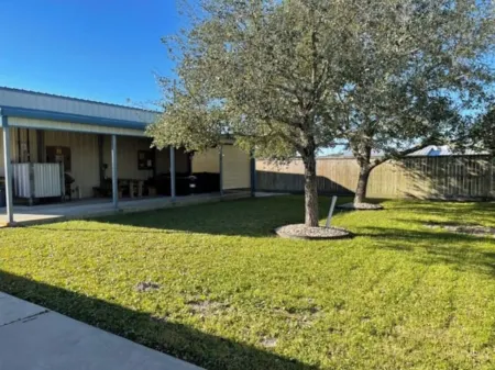 Anglers Landing LLC, Lots of beds, Boat Parking, Big/Private back Yard, Hot Tub