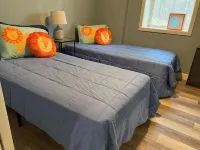 NEW Stylish Apartment with Hot Tub