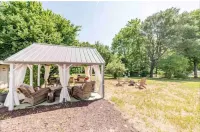 Magnolia Cottage; Gazebo, Hot Tub; close to LU 林奇堡住宿飯店