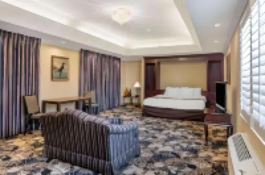 Quality Inn & Suites Garden of the Gulf