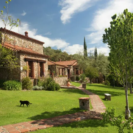 La Zoya, Tranquil Riverside Retreat