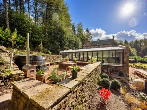 Historic Retreat in Peak District by River Dane