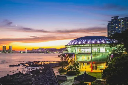 Haeundae Pol A Resort Отели рядом с достопримечательностью «BUSAN X the SKY»