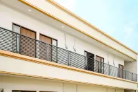 Rudi Rooms Near Stasiun Cikarang Mitra RedDoorz Hotel a Cikarang Kota