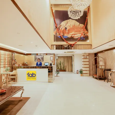 FabHotel The Kailash Dev – Near Azadpur Metro Отели рядом с достопримечательностью «Северный Дели»