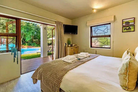 Villa Helderberg Отели рядом с достопримечательностью «Contour Enviro Group»