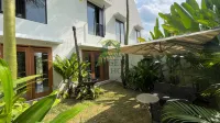 Green Guest House Malang Hotels in Karangbesuki