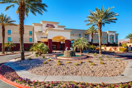 Hampton Inn & Suites Palm Desert Отели в г. Палм-Дезерт