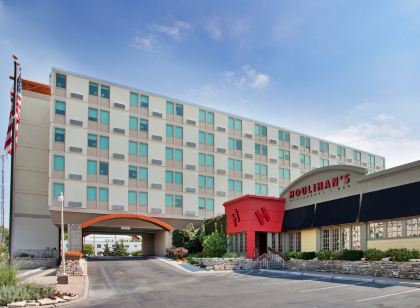 Holiday Inn MANHATTAN AT THE CAMPUS by IHG