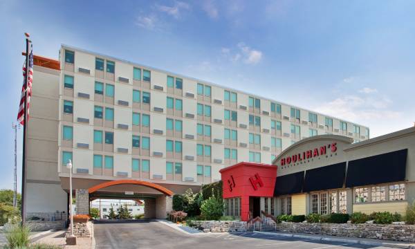Holiday Inn Manhattan AT THE Campus by IHG