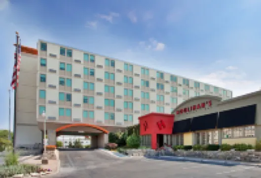 Holiday Inn MANHATTAN AT THE CAMPUS by IHG