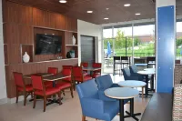 Holiday Inn Express & Suites GOODLETTSVILLE N - NASHVILLE by IHG - breakfast