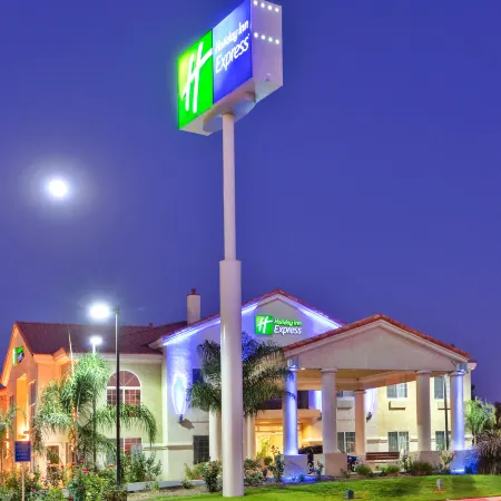 Holiday Inn Express DELANO HWY 99 by IHG