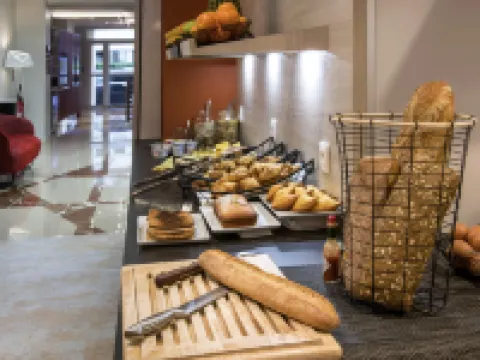 Hôtel Mercure Paris Pont de Levallois Neuilly Hotels near LVMH Fragrance Brands