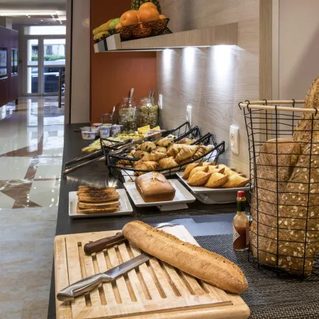 Hôtel Mercure Paris Pont de Levallois Neuilly Отели рядом с достопримечательностью «LVMH Fragrance Brands»