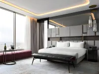 سيفين فيزينز ريزورت آند بليسيز، ذا دفين