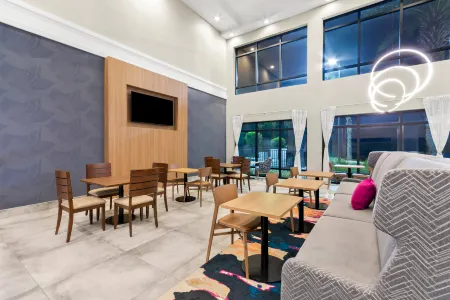 Hampton Inn & Suites Pensacola/I-10 Pine Forest Road Отели в г. Кантонмент