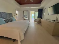 Stunning Penthouse at Coral Gardens- Grace Bay Beach!!!