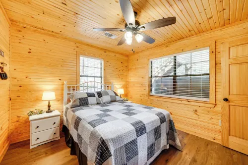 Cabin w/ Private Hot Tub: 2 Mi to Broken Bow Lake! - Parkering