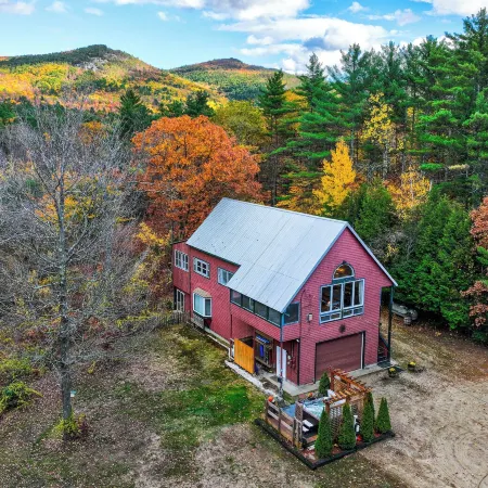 White Mountains Home w/ Hot Tub - Walk to Town!