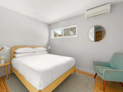 Modern 1-Bed Pad Minutes Away from Beach