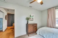 Little Cove Cottage! Walk to Dtwn Panama City - 2-Star