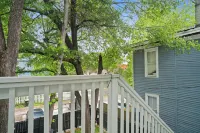 The Peach House- Near Downtown - Bungalow