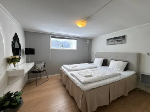 Stavanger BnB 1 – Family Apartment with Private Sauna & Free Bikes فنادق في 