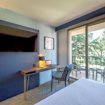 Mercure Marseille Centre Bompard la Corniche Отели рядом с достопримечательностью «Район Ла-Корниш»