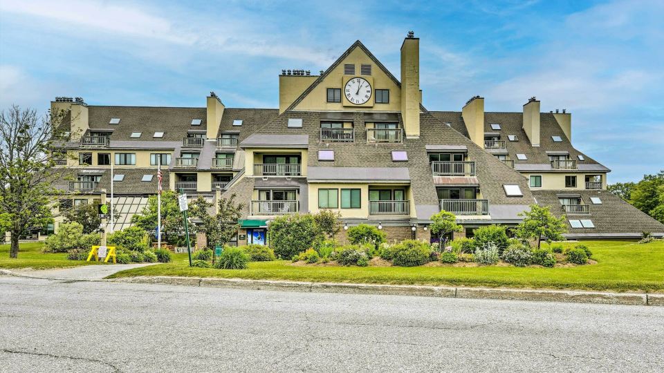 Walk to Lifts and Village! Killington Mountain Condo