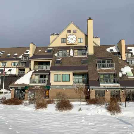 Walk to Lifts and Village! Killington Mountain Condo
