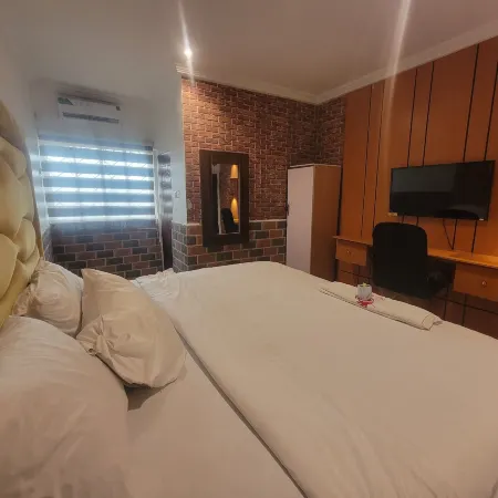 Canada World Hotel