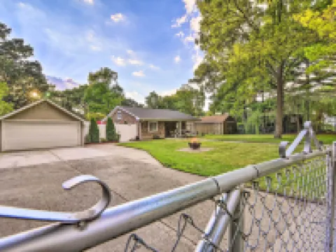 Pet-Friendly Taylor Home w/ Backyard Oasis! Hotels in Taylor