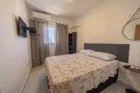 Apto Com Ar e 2 Dorm na Vila Mirim Perto da Praia