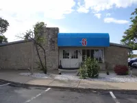 Motel 6 Hamburg, NY - parking