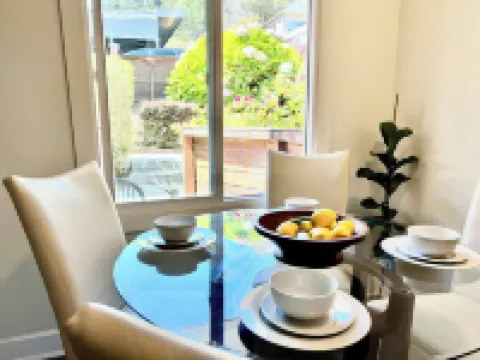 Charming Garden Oasis, Walkable, Laundry, Parking, 1 Br