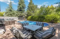 Liisa's Lodge - Pool