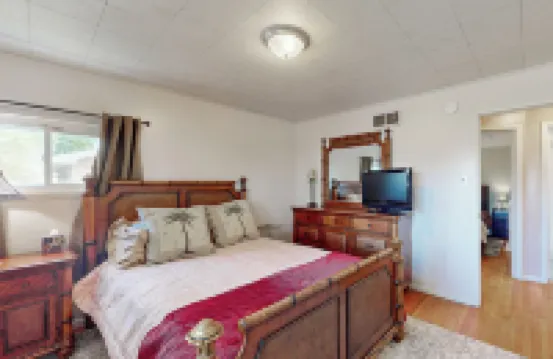 Work & Play! Home 1 Mi to Dtwn & Central Market