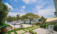 Beachfront Condominium in Morro das Pedras - Ftss Hotels near Armacao