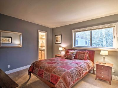 Walk to Chair Lift: Mtn-View Breckenridge Condo