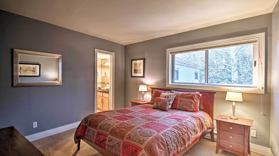 Walk to Chair Lift: Mtn-View Breckenridge Condo