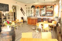 Logis le Grand Hotel - parking