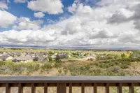 Family-Friendly Utah Home Deck, Mountain Views! - Parking