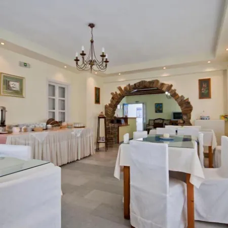 Agia Anna Hotel