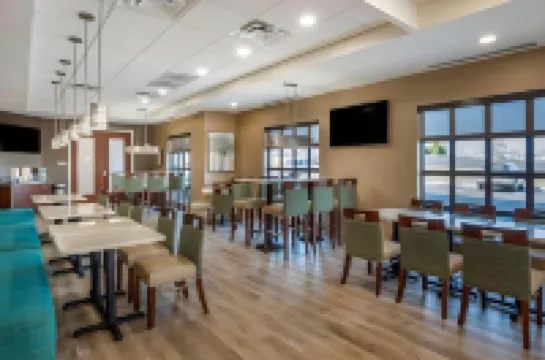 คอมฟอร์ท อินน์ แอนด์ สวีทส์ ฮาร์ริสันเบิร์ก