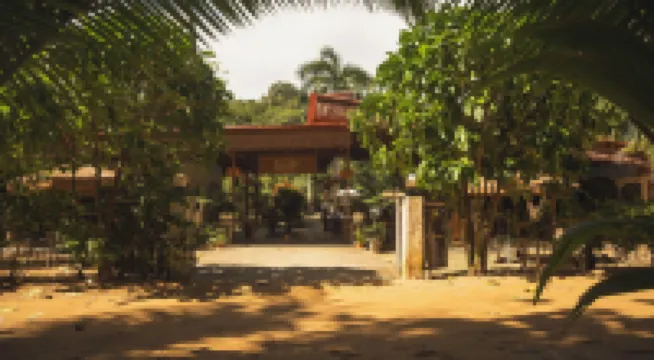 Playa Bluff Lodge Hotels in 