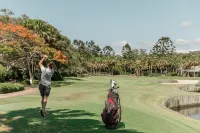 Charlesworth Bay Beach Resort - parking