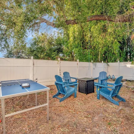Historic 4B Sleeps 8 Backyard Firepit Bikes