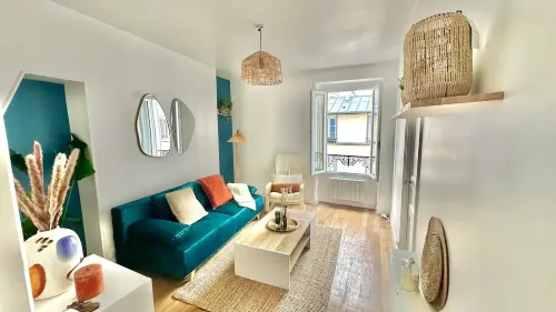 Charming Modern Apartment in Puteaux with City Views - Condos